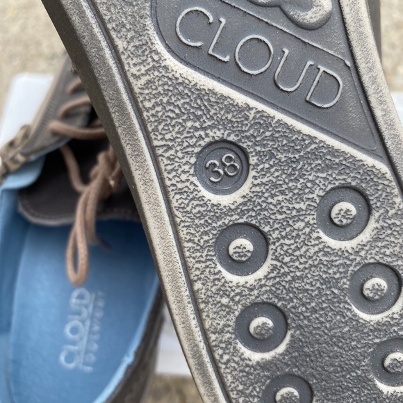 Cloud Aika Zip Sneaker - Picture 9 of 10